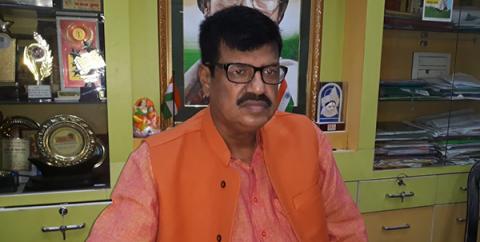 পার্টি অফিস দখল মুক্ত করতে গিয়ে স্থানীয়দের বিক্ষোভের মুখে তৃণমূল নেতা৷ পার্টি অফিস দখল মুক্ত করতে গিয়ে স্থানীয়দের বিক্ষোভের মুখে তৃণমূল নেতা৷