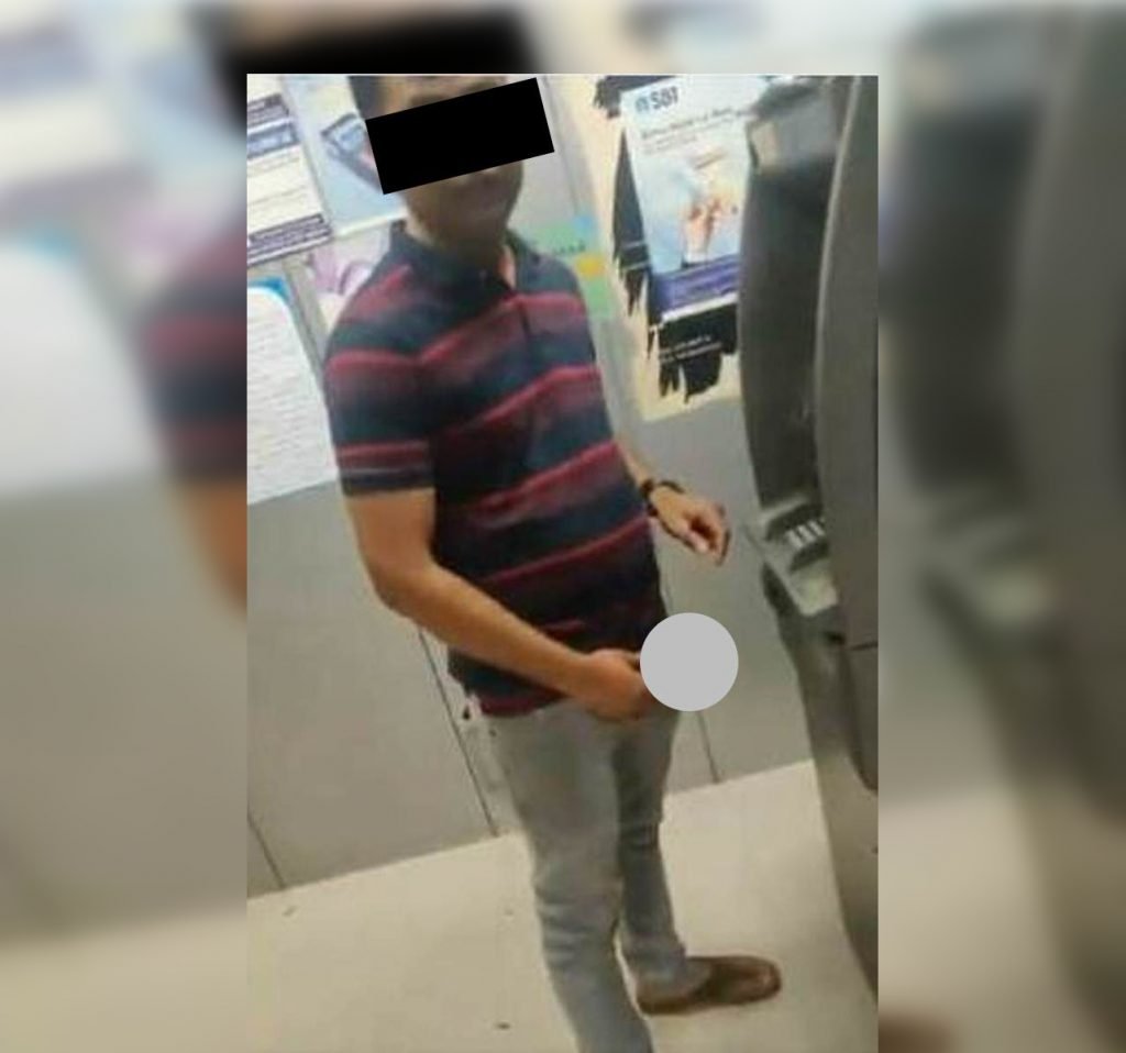 এটিএম-এর সামনেই নগ্ন হয়ে অশ্লীল ইঙ্গিত যুবতীকে। দেখুন ভিডিও atm harassment