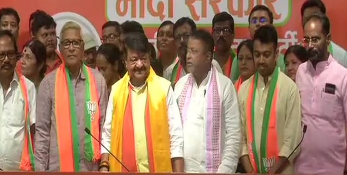 বিজেপিতে যোগ দিলেন তিন বিধায়ক সহ ৬৩ জন তৃণমূল কাউন্সিলর।