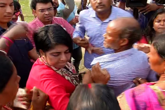কেশপুরে বিজেপি প্রার্থীকে হেনস্তার অভিযোগ তৃণমূলের বিরুদ্ধে। কেশপুরে বিজেপি প্রার্থীকে হেনস্তার অভিযোগ তৃণমূলের বিরুদ্ধে।
