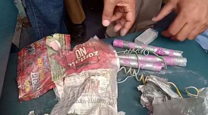 বিস্ফোরকের সঙ্গেই বিস্ফোরক বার্তা উদ্ধার শালিমার-মুম্বাই এক্সপ্রেসে। বিস্ফোরকের সঙ্গেই বিস্ফোরক বার্তা উদ্ধার শালিমার-মুম্বাই এক্সপ্রেসে।