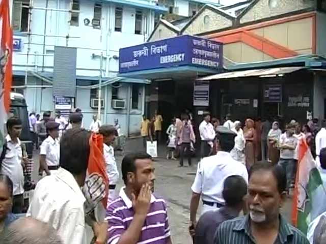 ফের সরকারি হাসপাতালে বহিরাগতদের হামলা। হেনস্তা করা হলো মহিলা সুপারকে। ফের সরকারি হাসপাতালে বহিরাগতদের হামলা। হেনস্তা করা হলো মহিলা সুপারকে।