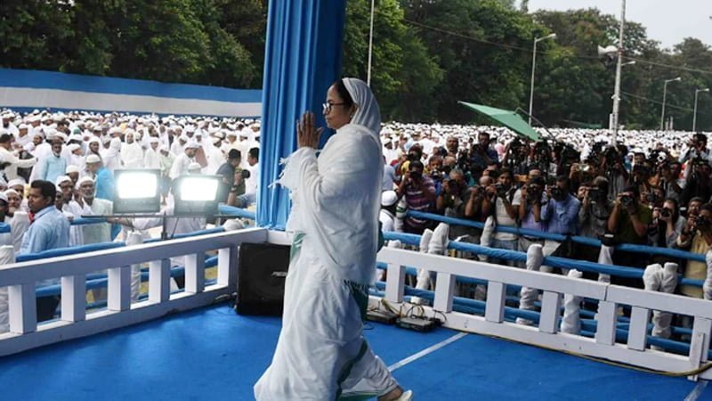 ধর্মীয় মঞ্চ থেকেও বিজেপির বিরুদ্ধে ইভিএম কারচুপির অভিযোগ আনলেন মমতা বন্দ্যোপাধ্যায়৷ ধর্মীয় মঞ্চ থেকেও বিজেপির বিরুদ্ধে ইভিএম কারচুপির অভিযোগ আনলেন মমতা বন্দ্যোপাধ্যায়৷