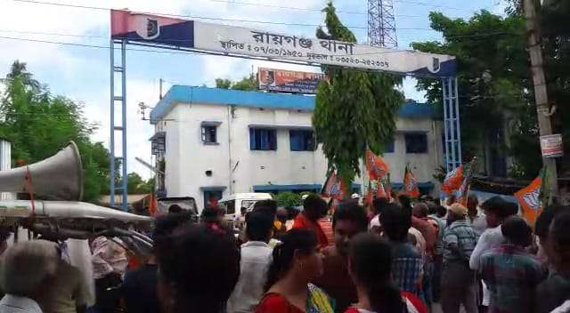 এবারে পুলিশের বিরুদ্ধে অভিযোগ উঠলো চিকিৎসককে মেরে মাথা ফাটিয়ে দেওয়ার।