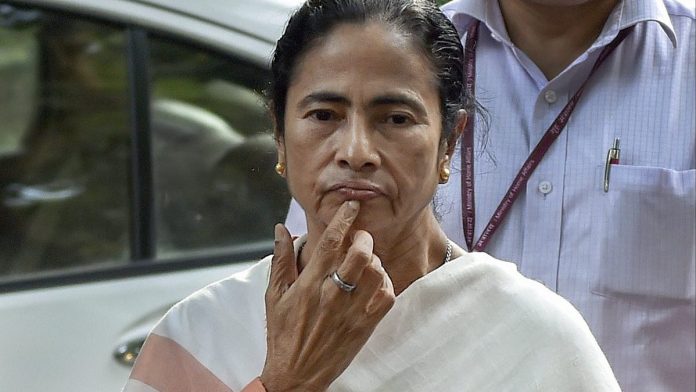 জোড়া সাপ দেখেই এলিয়ট পার্কে হাঁটা বন্ধ করেছিলেন মুখ্যমন্ত্রী। রইল তাঁর অভিজ্ঞতা।