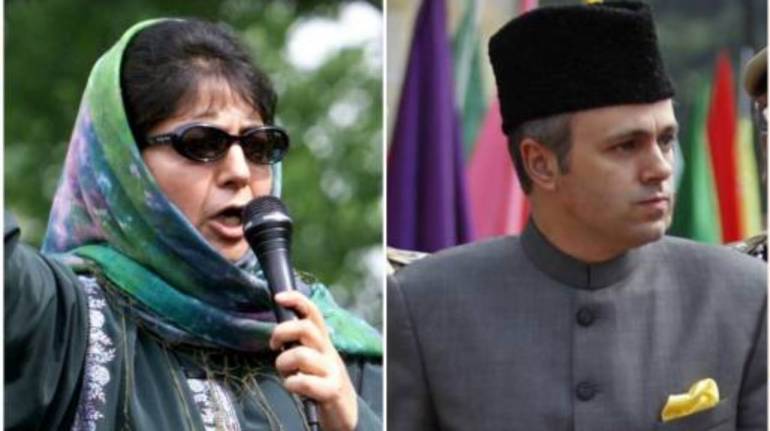 কাশ্মীরের দুই মুখ্যমন্ত্রীর মুখোমুখি বচসায় চিৎকার চেঁচামেচিতে টিকটে না পেরে গৃহবন্দী ওমরকে অন্যত্র সরালো প্রশাসন৷ কাশ্মীরের দুই মুখ্যমন্ত্রীর মুখোমুখি বচসায় চিৎকার চেঁচামেচিতে টিকটে না পেরে গৃহবন্দী ওমরকে অন্যত্র সরালো প্রশাসন৷