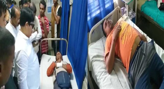 তৃণমূল নেতার মারের অভিযোগে গুরুতর আহত হলেন প্রাক্তন পৌরপিতা,হাসপাতালে দেখতে গেলেন সাংসদ অর্জুন তৃণমূল নেতার মারের অভিযোগে গুরুতর আহত হলেন প্রাক্তন পৌরপিতা,হাসপাতালে দেখতে গেলেন সাংসদ অর্জুন