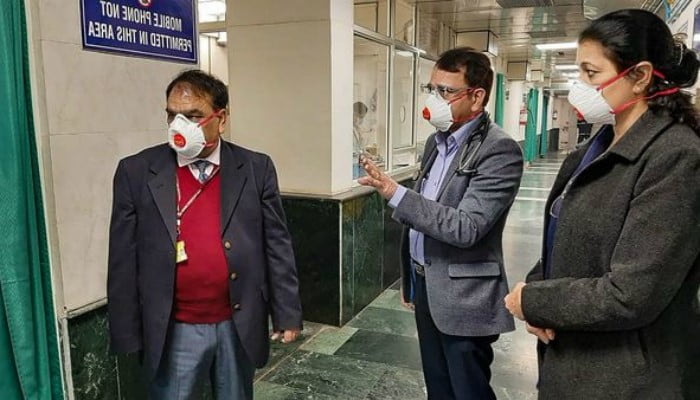 করোনার জাল ছিন্ন করতে 'হাই রিস্ক স্পট' এ এবার শুরু হবে লড়াই করোনার জাল ছিন্ন করতে 'হাই রিস্ক স্পট' এ এবার শুরু হবে লড়াই