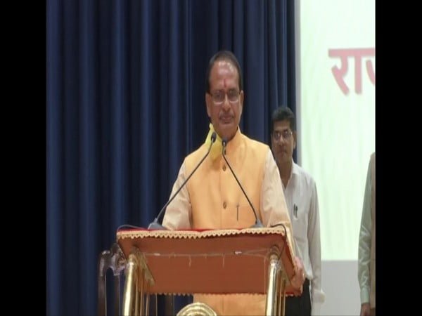 মধ্যপ্রদেশের মুখ্যমন্ত্রী হিসাবে শপথ নিলেন শিবরাজ সিং চৌহান