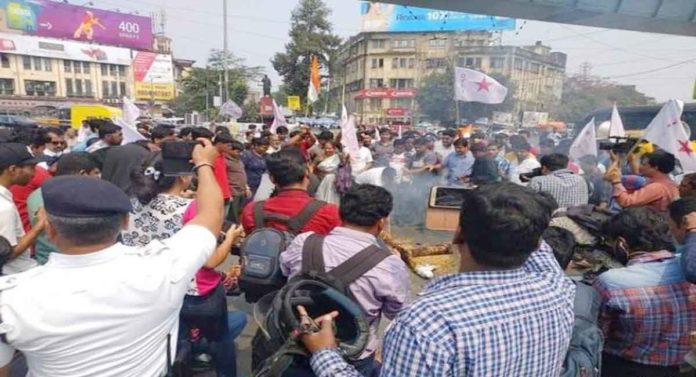 অমিত শাহ-র সভার পর শহীদ মিনার গঙ্গাজলে ধুয়ে অসহিষ্ণুতার প্রকাশ বাম ও কংগ্রেসের ছাত্র সংগঠনের