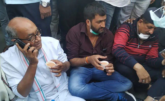 মধ্যপ্রদেশে আস্থা ভোটের আগে তুমুল নাটক, আজ আস্থাভোটের শুনানি মধ্যপ্রদেশে আস্থা ভোটের আগে তুমুল নাটক, আজ আস্থাভোটের শুনানি