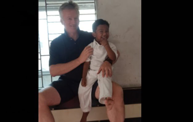 cricket wonder boy shahid with steve waugh