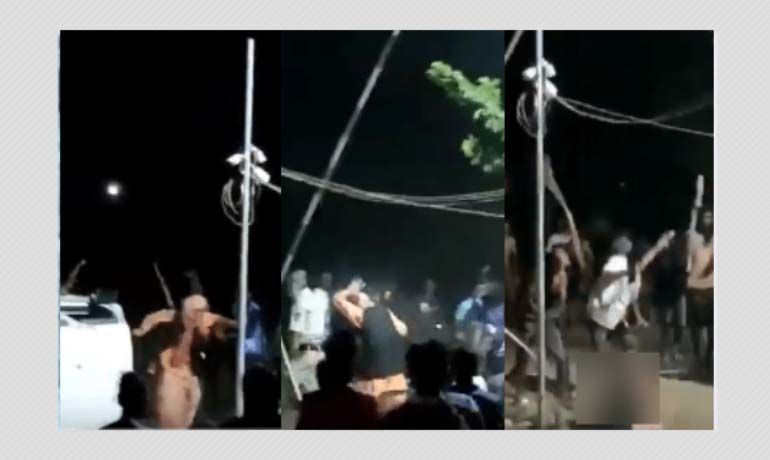 মহারাষ্ট্রে সন্ন্যাসী পিটিয়ে মারার ঘটনায় ক্রমেই বাড়ছে উত্তেজনা, গ্রেফতার শতাধিক। মহারাষ্ট্রে সন্ন্যাসী পিটিয়ে মারার ঘটনায় ক্রমেই বাড়ছে উত্তেজনা, গ্রেফতার শতাধিক।