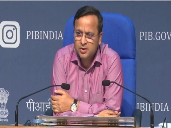 ভারতে ২৪ ঘন্টায় আরো ৯০৯ টি নতুন কেস, সংক্রমনের সংখ্যা দাঁড়াল ৮৩৫৬ ,জানালেন লব আগারওয়াল ভারতে ২৪ ঘন্টায় আরো ৯০৯ টি নতুন কেস, সংক্রমনের সংখ্যা দাঁড়াল ৮৩৫৬ ,জানালেন লব আগারওয়াল