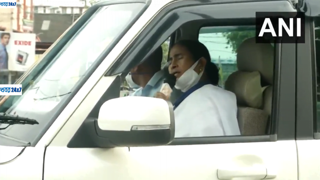করোনা সচেতনতায় আবারও ময়দানে নামলেন মুখ্যমন্ত্রী, গেলেন রাজাবাজার করোনা সচেতনতায় আবারও ময়দানে নামলেন মুখ্যমন্ত্রী, গেলেন রাজাবাজার