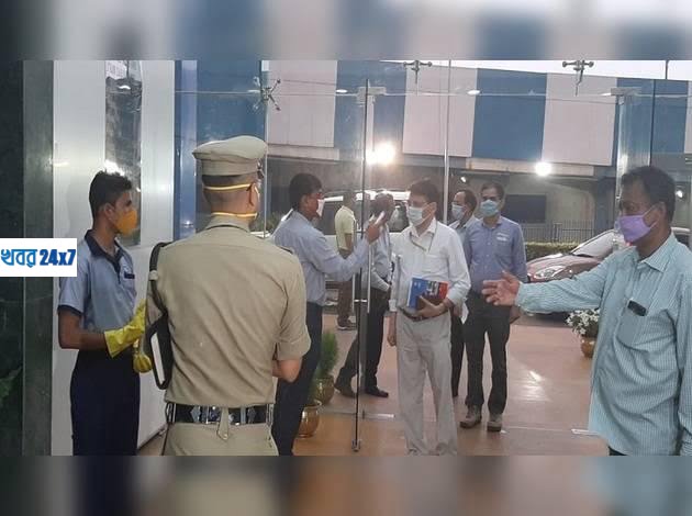 আবার‌ও তুঙ্গে রাজ্য-কেন্দ্র তরজা। সঠিক কারণ না জানালে কেন্দ্রীয় প্রতিনিধিদলকে জেলায় ঢুকতে না দেওয়ার নির্দেশ মমতার।