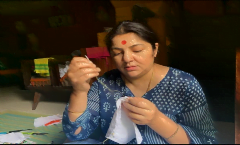 ৫০,০০০ মাস্ক তৈরি করে মহিলাদের শক্তির পরিচয় দিলো বিজেপি মহিলা মোর্চা ৫০,০০০ মাস্ক তৈরি করে মহিলাদের শক্তির পরিচয় দিলো বিজেপি মহিলা মোর্চা