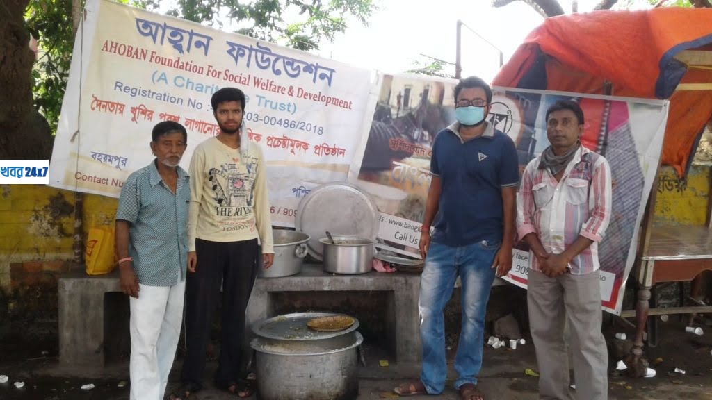 Bangla pokkho delivers cooked food to poor peoples in covid19 lockdown