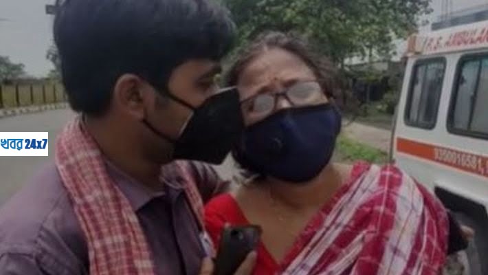 লকডাউনের জেরে আটকানো হলো দিল্লি থেকে ফিরতি ক্যান্সারে মৃত এক ব্যক্তির অ্যাম্বুল্যান্স লকডাউনের জেরে আটকানো হলো দিল্লি থেকে ফিরতি ক্যান্সারে মৃত এক ব্যক্তির অ্যাম্বুল্যান্স