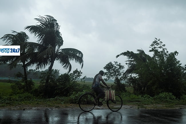আমফানের তীব্রতায় ব‍্যাপক ক্ষতিগ্রস্ত এপার বাংলায়!