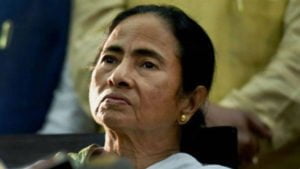 দেশের মুখ্যমন্ত্রীদের কাছে লজ্জাজনক হার বাংলার মুখ্যমন্ত্রীর! কোভিড মোকাবিলায় ভালো কাজের নিরিখে মাত্র ৬% শতাংশ ভোট পেয়েছেন তিনি, ফার্স্ট বয় দিল্লি
