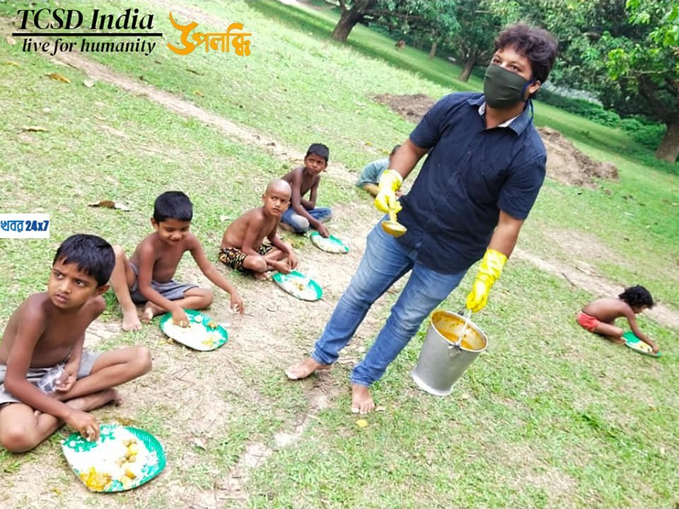 মালদায় অভুক্ত শিশুদের পাশে টিসিএসডি'র সমাজ সেবামূলক সংস্থা উপলব্ধি! আহারের আয়োজন ৫০০ শিশুর।