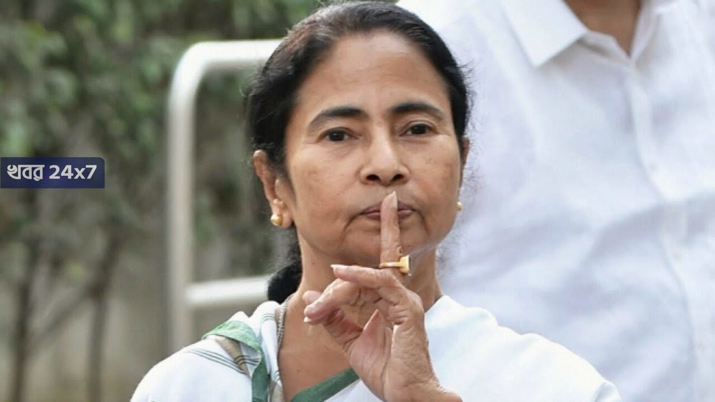 তিন নাকি দশ শতাংশ ডিএ দেওয়া হবে? প্রশ্ন শুনেই ক্ষিপ্ত হয়ে সাংবাদিককে তুলোধোনা করলেন মমতা! তিন নাকি দশ শতাংশ ডিএ দেওয়া হবে? প্রশ্ন শুনেই ক্ষিপ্ত হয়ে সাংবাদিককে তুলোধোনা করলেন মমতা!