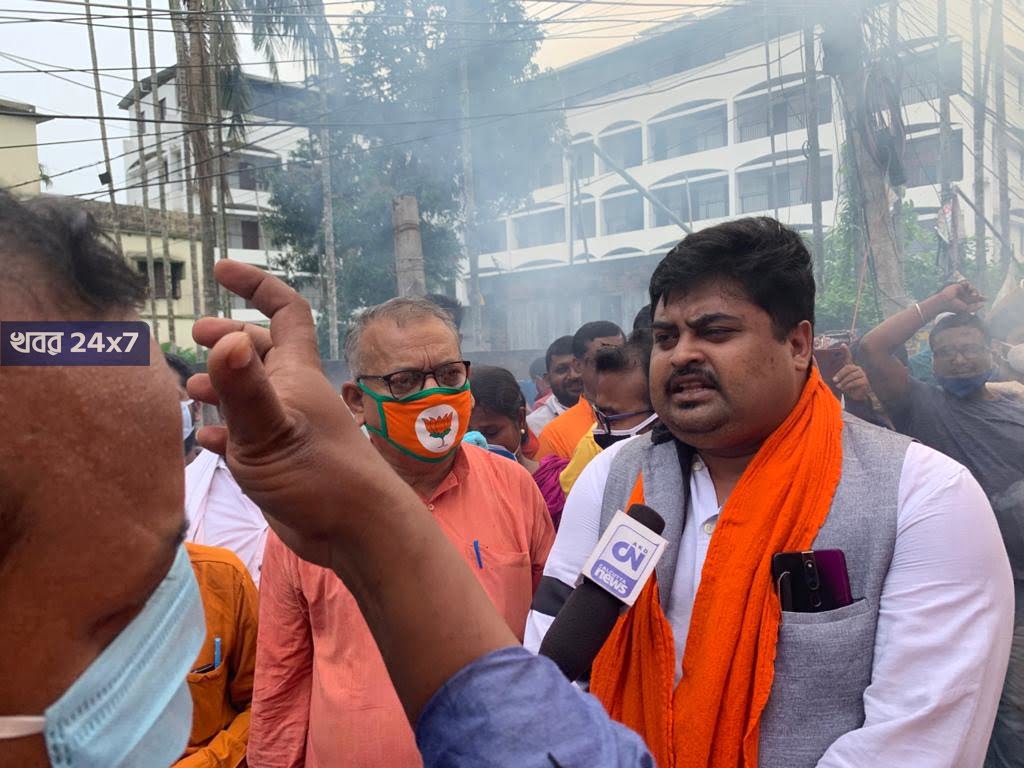 চীনের বিরুদ্ধে প্রতিবাদ, বারুইপুরে চীনা প্রেসিডেন্টের কুশপুতুল পোড়াল বিজেপি