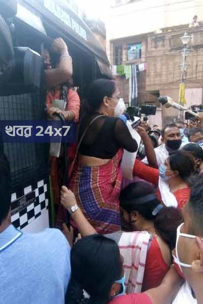 আবারও অভিযুক্ত পুলিশ! 'মেয়েদের জামা ছিঁড়েছে, আঁচড়েছে', গ্রেপ্তারের আগে জোরালো বিস্ফোরণ অগ্নিমিত্রা'র!