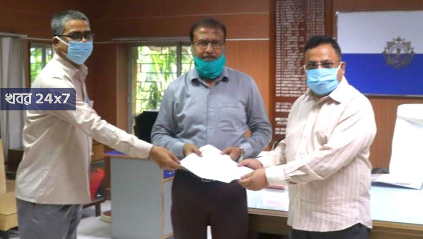 দারুন উদ্যোগ! সেনকো গোল্ড অ্যান্ড ডায়মন্ডস কলকাতার পক্ষ থেকে পুলিশের হাতে তুলে দেওয়া হলো স্বাস্থ্য সরঞ্জাম! দারুন উদ্যোগ! সেনকো গোল্ড অ্যান্ড ডায়মন্ডস কলকাতার পক্ষ থেকে পুলিশের হাতে তুলে দেওয়া হলো স্বাস্থ্য সরঞ্জাম!