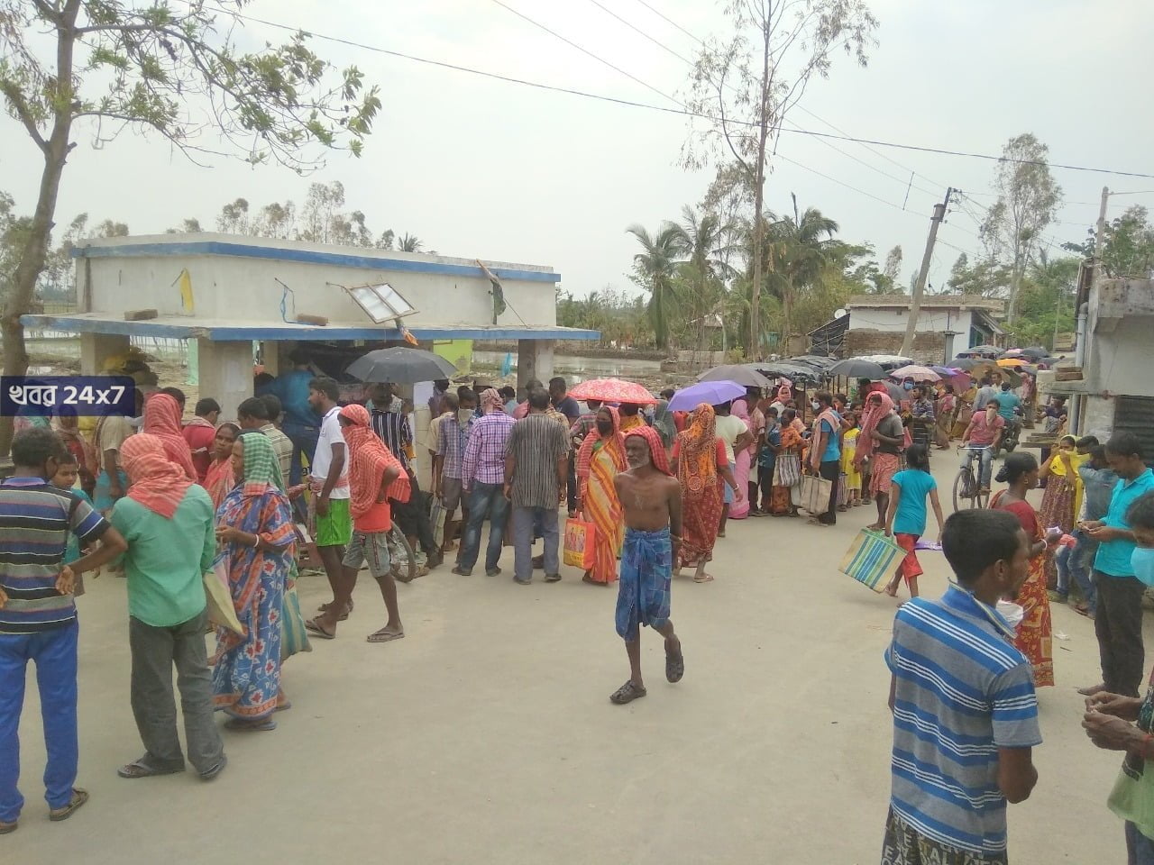 সুন্দরবনের মানুষের পাশে বাংলাপক্ষ, পৌঁছে দেওয়া হল খাদ্য সামগ্রী সহ জরুরী ওষুধ