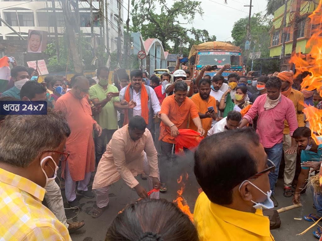 চীনের বিরুদ্ধে প্রতিবাদ, বারুইপুরে চীনা প্রেসিডেন্টের কুশপুতুল পোড়াল বিজেপি
