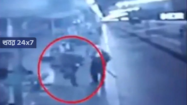 ঠিক যেন সিনেমার প্লট, চলন্ত ট্রেনের সাথে পাল্লা দিয়ে পৌঁছলেন দুধ, আমাদের ‘রিয়েল হিরো’ ইন্দর যাদব ঠিক যেন সিনেমার প্লট, চলন্ত ট্রেনের সাথে পাল্লা দিয়ে পৌঁছলেন দুধ, আমাদের ‘রিয়েল হিরো’ ইন্দর যাদব