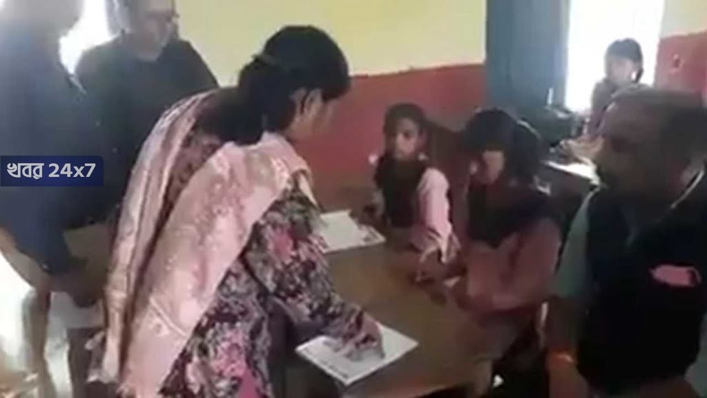 strange-teacher-stumbled-a-lot-to-read-a-single-line-but-after-a-month-70-thousand-enters-the-bank