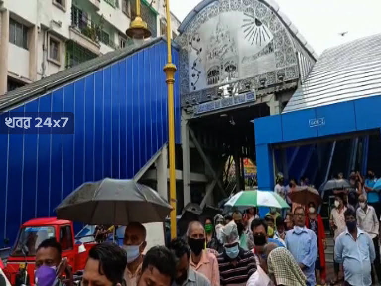খুলে গেল দক্ষিণেশ্বর মন্দির, সকাল থেকেই ভক্তদের দীর্ঘ লাইন, মানতে হচ্ছে কড়া সুরক্ষা বিধি
