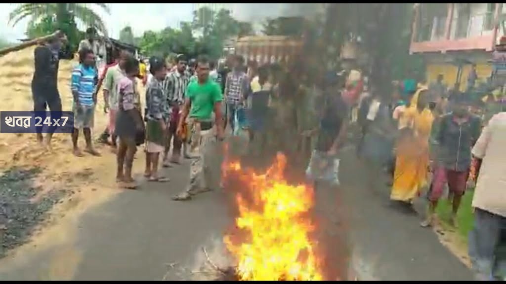 মুখ কাপড় দিয়ে বেঁধে বাড়ি থেকে তুলে নিয়ে গিয়ে গণধর্ষণ হাড়োয়া থানার গোপালপুরে। দুষ্কৃতীদের গ্রেফতারের দাবিতে উত্তাল হাড়োয়া।