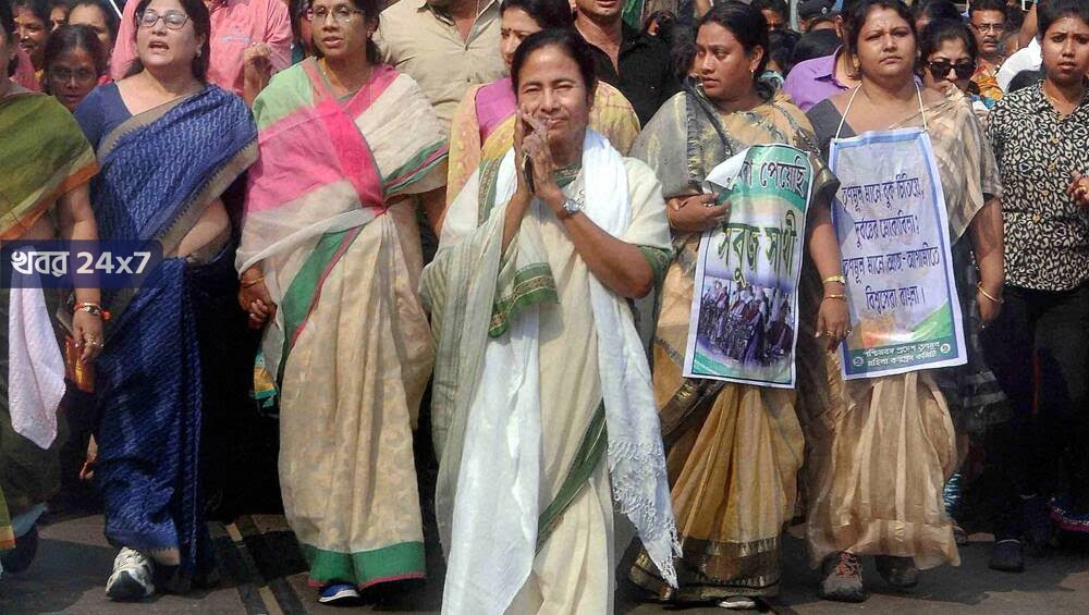 'যৌবন জাগো নতুন ভোরে’, যুবসমাজের মনোবল বাড়াতে নতুন গান লিখলেন মমতা