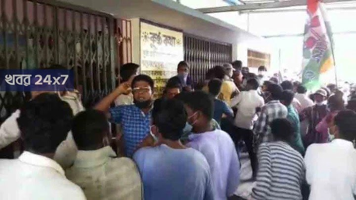 ঘূর্ণিঝড় ক্ষতিপূরণে দুর্নীতি: রাজ্যজুড়ে তৃণমূল-বিজেপি সংঘর্ষ, খতিয়ে দেখছে পুলিশ ঘূর্ণিঝড় ক্ষতিপূরণে দুর্নীতি: রাজ্যজুড়ে তৃণমূল-বিজেপি সংঘর্ষ, খতিয়ে দেখছে পুলিশ