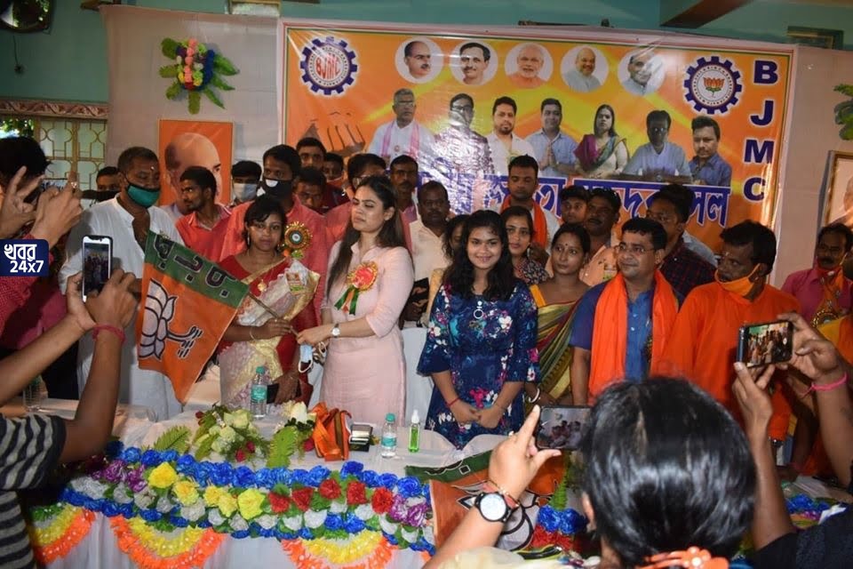 এবার বিষ্ণুপুরে সহস্রাধিক মানুষ যোগ দিলেন গেরুয়া শিবিরে এবার বিষ্ণুপুরে সহস্রাধিক মানুষ যোগ দিলেন গেরুয়া শিবিরে