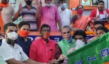 ৮০০ বাম-তৃণমূল কর্মী যোগ দিল বিজেপিতে, শক্তি বৃদ্ধি করছে গেরুয়া শিবির! ৮০০ বাম-তৃণমূল কর্মী যোগ দিল বিজেপিতে, শক্তি বৃদ্ধি করছে গেরুয়া শিবির!