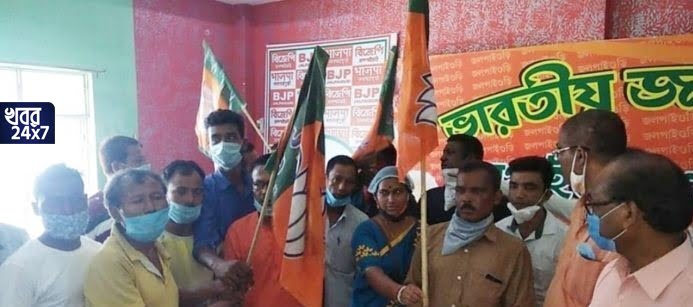 ফের ১২০ জন তৃণমূল ছেড়ে চলে এলেন বিজেপিতে, জলপাইগুড়িতে শক্তিশালী হলো বিজেপি!