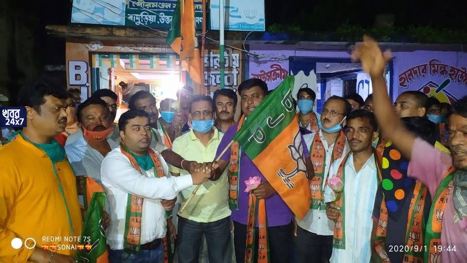 বিজেপির শক্তিবৃদ্ধি একুশের আগে, ৪০টি পরিবার তৃণমূল ছেড়ে বিজেপিতে যোগদান বসিরহাটে