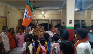 আরও শক্তিশালী হলো বিজেপি! ১৭৪টি পরিবার ও ১৭১ জন মহিলা তৃনমূল ও সি.পি.এম ছেড়ে বিজেপি তে যোগ দিলেন