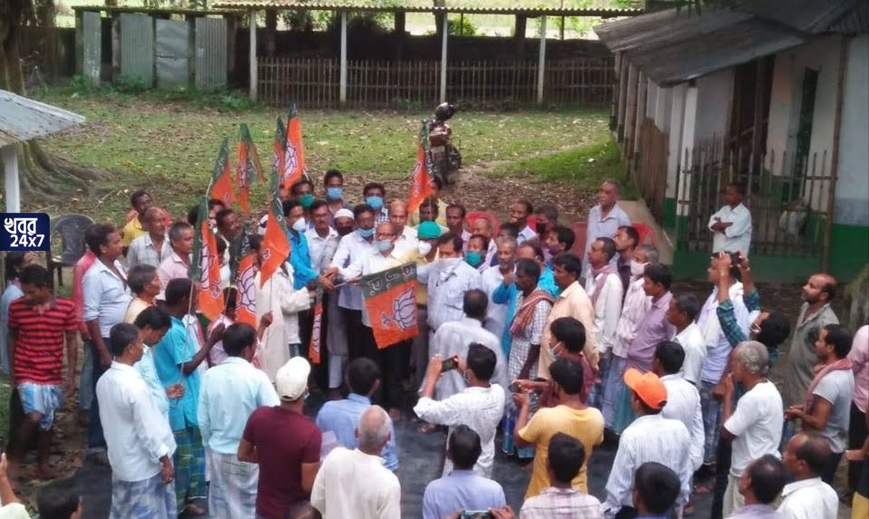 দক্ষিণ দিনাজপুরে আরো শক্তিশালী হলো বিজেপি, তৃনমূল ও সি.পি.এম ছেড়ে বহু যোগদান বিজেপিতে