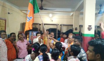 আরও শক্তিশালী হলো বিজেপি! ১৭৪টি পরিবার ও ১৭১ জন মহিলা তৃনমূল ও সি.পি.এম ছেড়ে বিজেপি তে যোগ দিলেন
