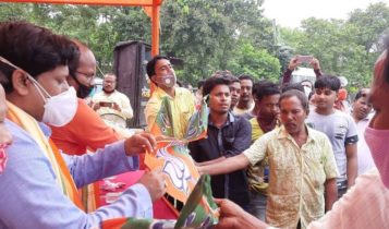 সায়ন্তন বসু এবং সুকান্ত মজুমদার এর হাত ধরে শতাধিক পরিবারের যোগদান বিজেপিতে সায়ন্তন বসু এবং সুকান্ত মজুমদার এর হাত ধরে শতাধিক পরিবারের যোগদান বিজেপিতে
