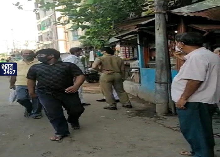 শহরে বাড়ছে দুষ্কৃতীরাজ! মুখ্যমন্ত্রীর পাড়ার ঢিল ছোড়া দূরত্বে বেধড়ক প্রহৃত হলেন যুবক! শহরে বাড়ছে দুষ্কৃতীরাজ! মুখ্যমন্ত্রীর পাড়ার ঢিল ছোড়া দূরত্বে বেধড়ক প্রহৃত হলেন যুবক!