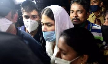 সুশান্তের সাড়ে চার কোটি টাকার এফডি ৪৮ ঘণ্টায় এক কোটিতে রূপান্তর! রিয়ার বিরুদ্ধে জোরালো হচ্ছে আর্থিক তছরুপের অভিযোগ সুশান্তের সাড়ে চার কোটি টাকার এফডি ৪৮ ঘণ্টায় এক কোটিতে রূপান্তর! রিয়ার বিরুদ্ধে জোরালো হচ্ছে আর্থিক তছরুপের অভিযোগ