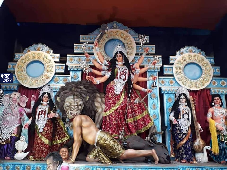 অসুর শি জিনপিং! বাংলার দুর্গাপুজোয় চমকপ্রদ দৃশ্য দেখে তাজ্জব নেটিজেনরা