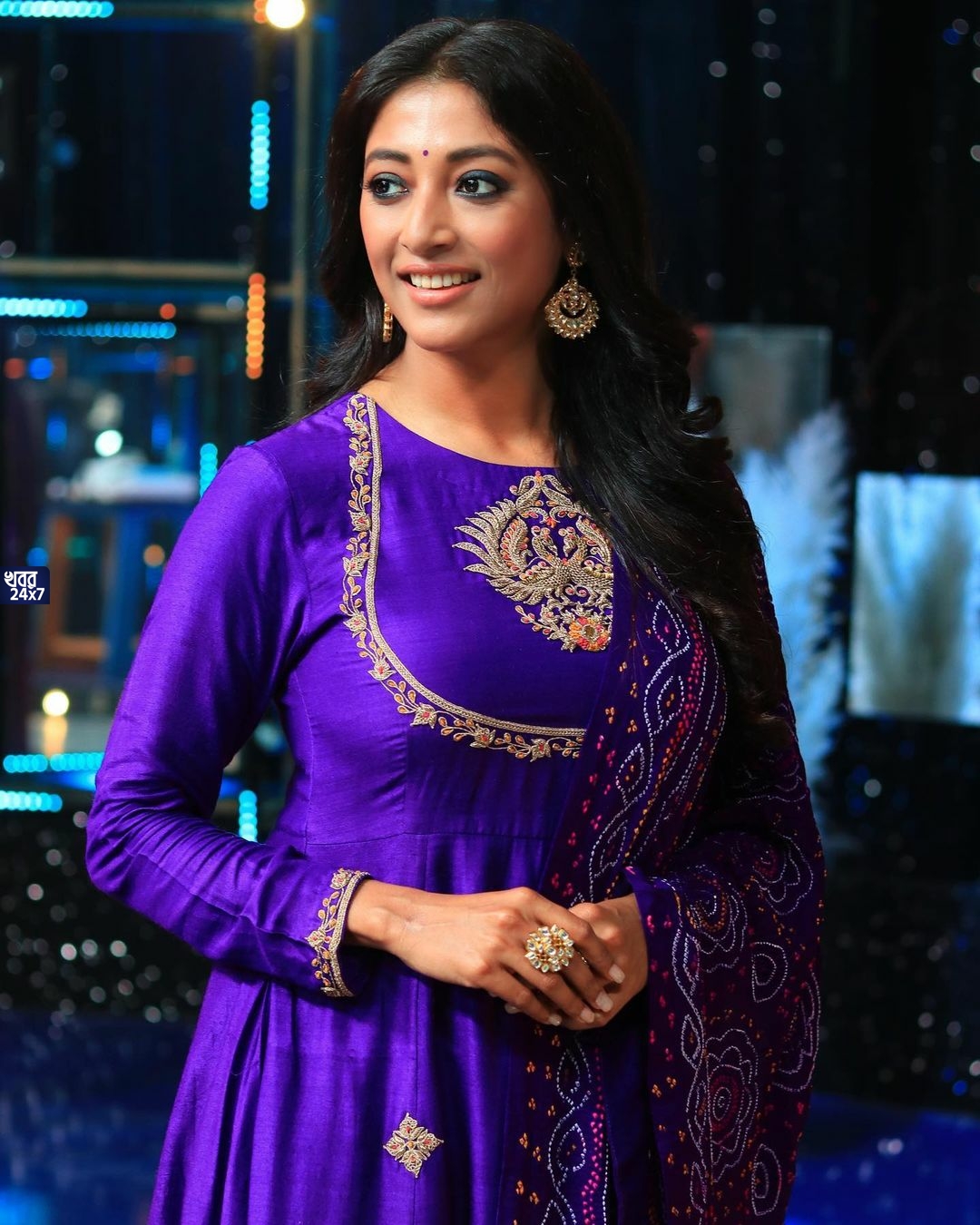 পুজোর সাজে নেটিজেনদের মন কাড়লেন অভিনেত্রী পাওলি দাম, দেখুন ছবি